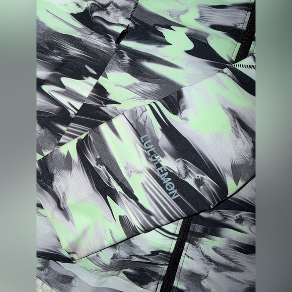 Like New! Lululemon Mist Over Windbreaker - Picture 4 of 8